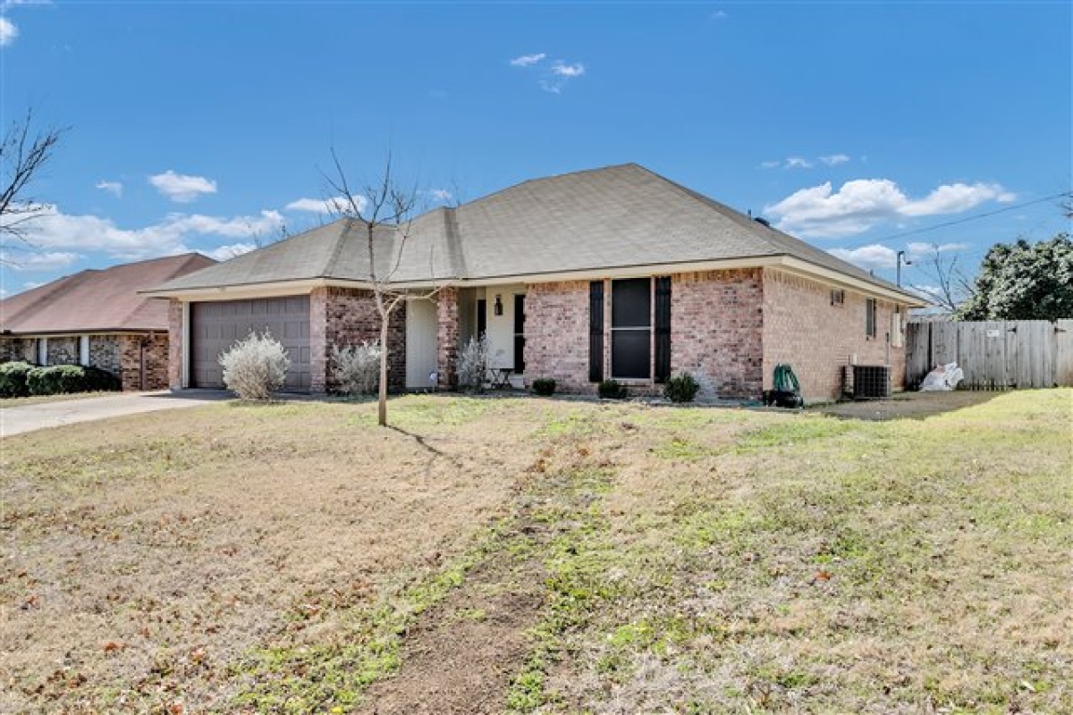 705 PARKVIEW DR, BURLESON, Texas 76028, 3 Bedrooms Bedrooms, ,Single Family Home,Sold Listings,PARKVIEW,1016