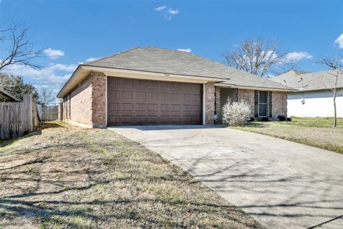 705 PARKVIEW DR, BURLESON, Texas 76028, 3 Bedrooms Bedrooms, ,Single Family Home,Sold Listings,PARKVIEW,1016