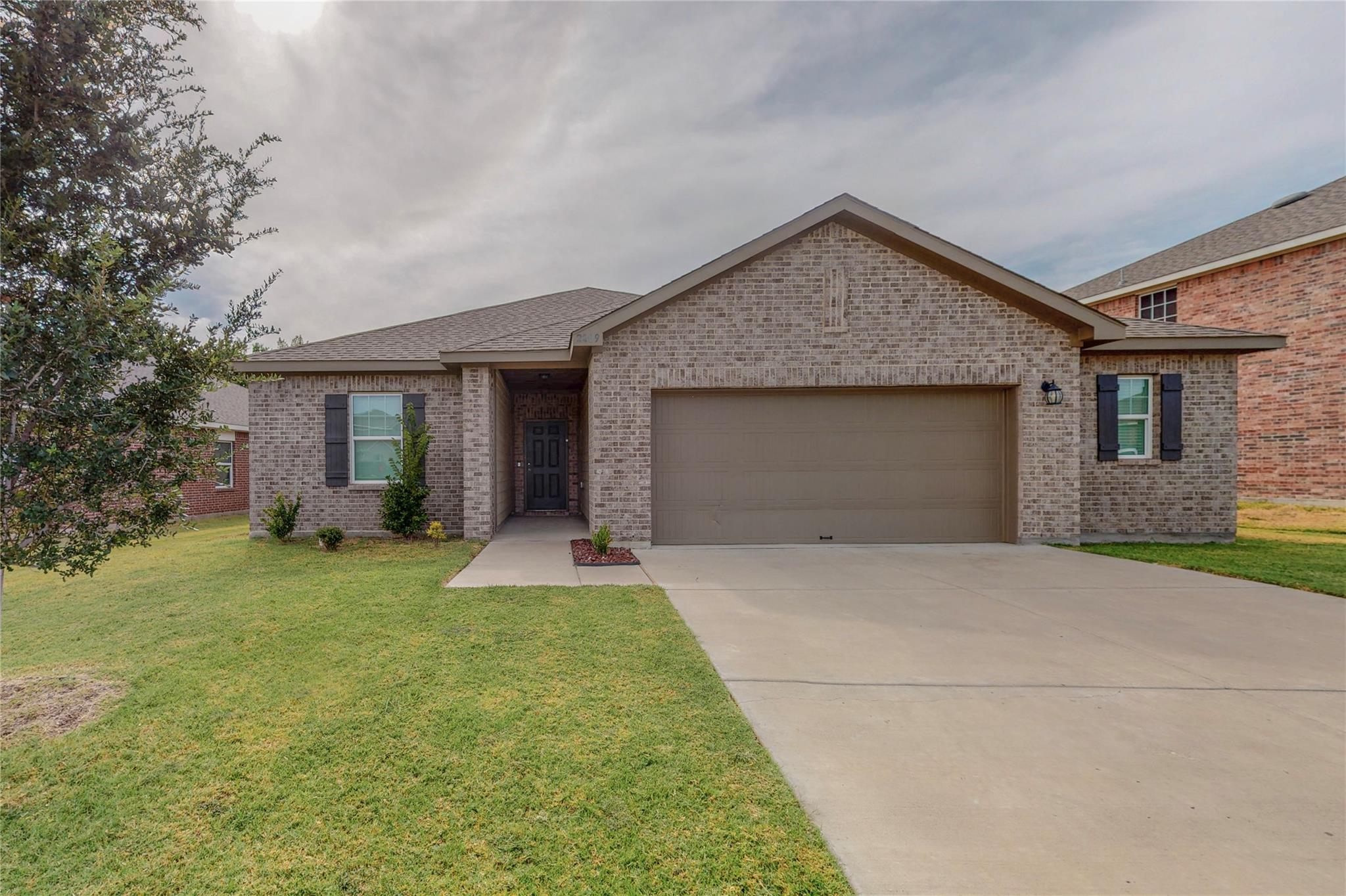 2209 Cinnamon Springs St, Glenn Heights, Texas 75154, 4 Bedrooms Bedrooms, ,2 BathroomsBathrooms,Single Family Home,Sold Listings,Cinnamon Springs,1028